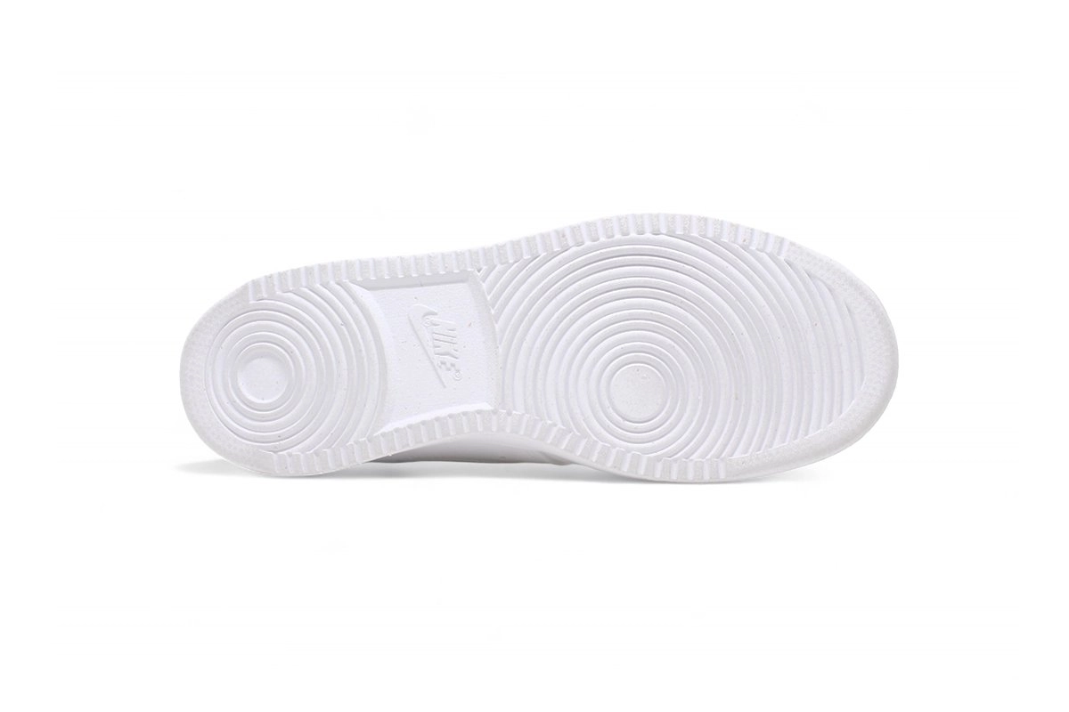 Tênis Nike Court Vision Mid - feminino - branco