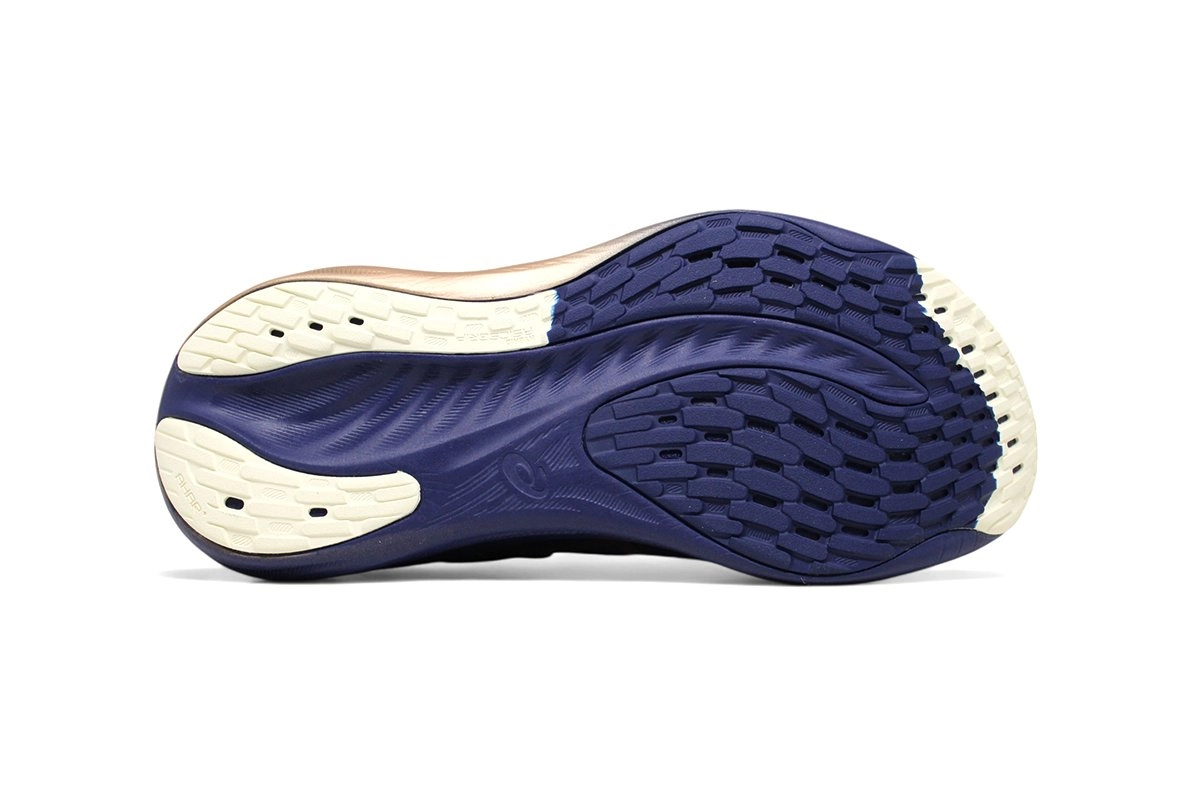 Tenis Asics Gel Nimbus 26 Platinum - feminino - branco