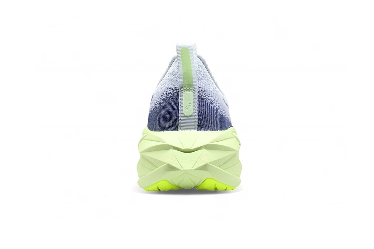 Tenis Asics Novablast 5 - feminino - roxo e rosa