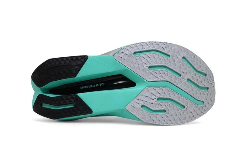 Tenis New Balance Fuelcell Supercomp Trainer V3 - masculino - branco e  verde