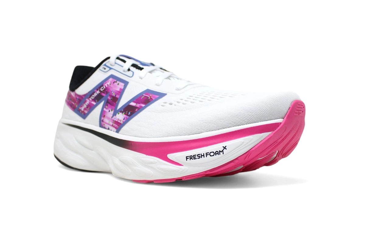 Tenis New Balance Rebel V4 - feminino - branco e laranja