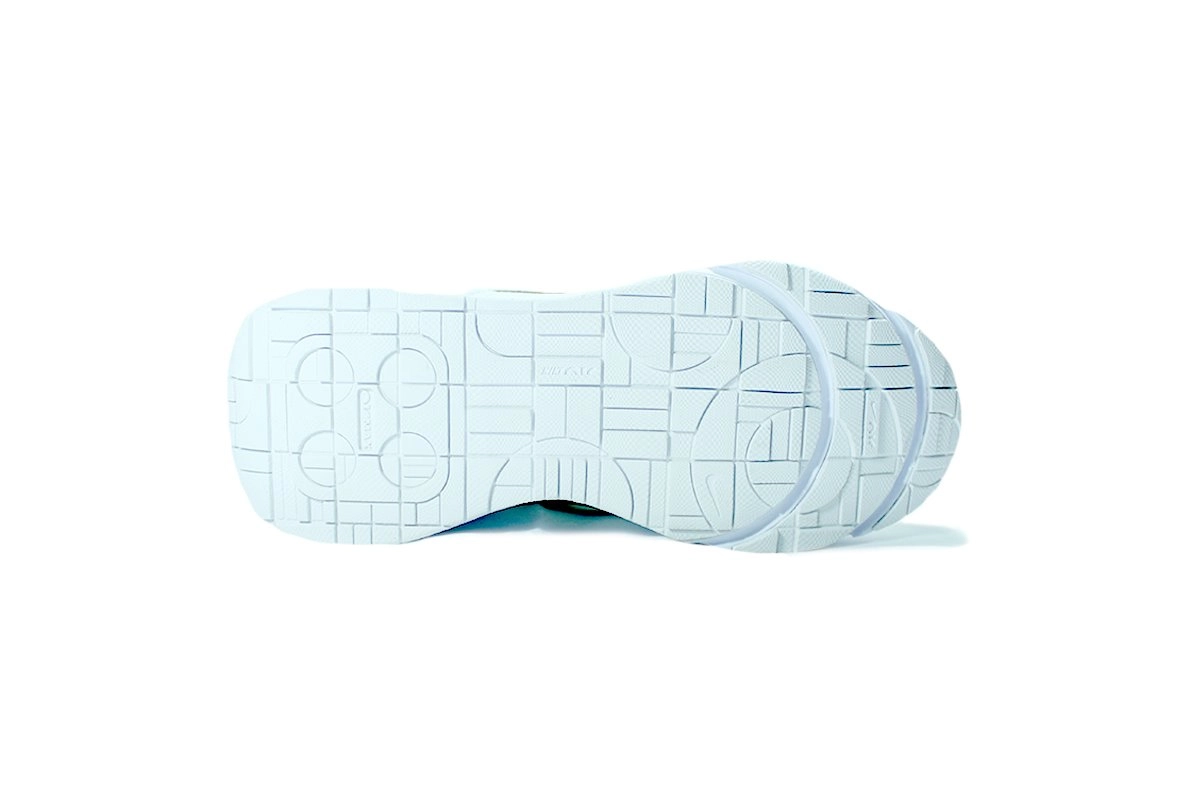 Tenis Nike Air Max Intrlk Lite - feminino - branco e bege