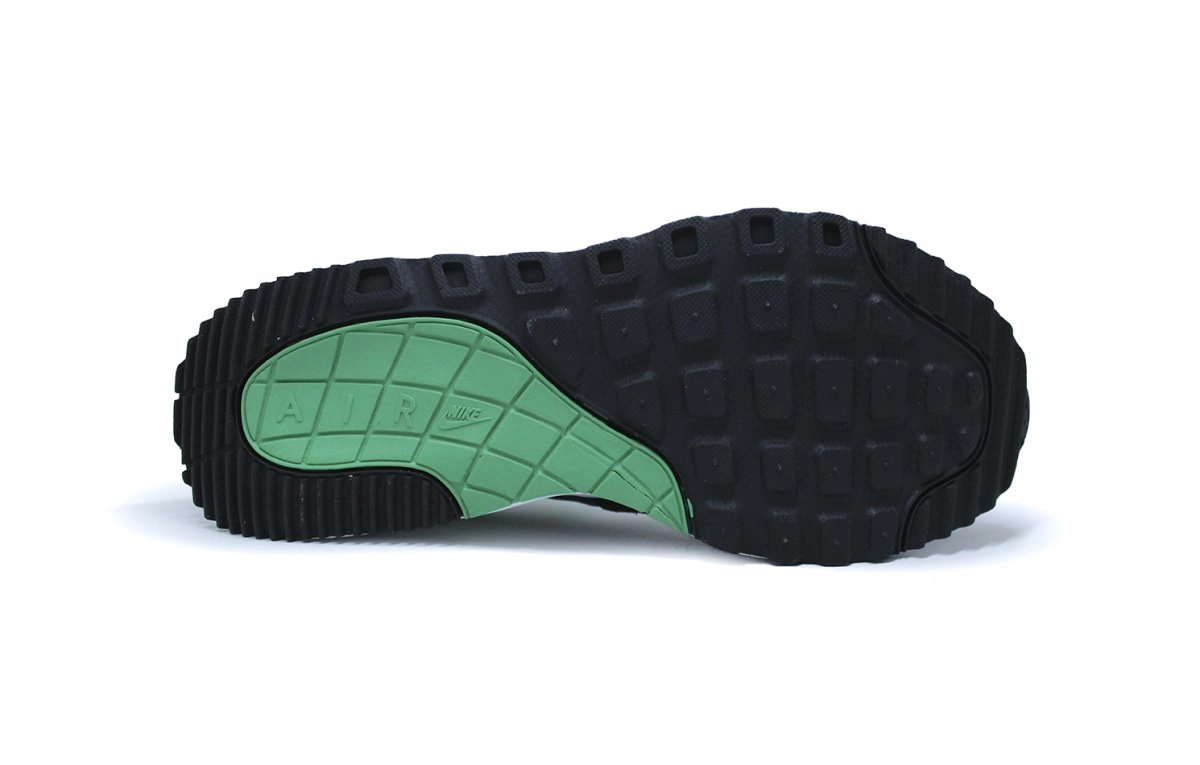 Tenis Nike Air Max Systm Co - feminino - preto e branco