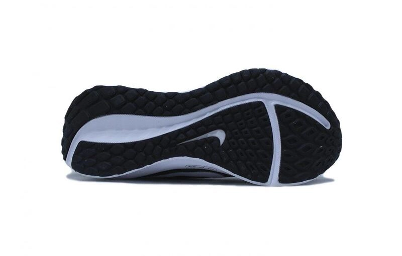 Tenis Nike DownshIfter 13 - feminino - preto e branco 