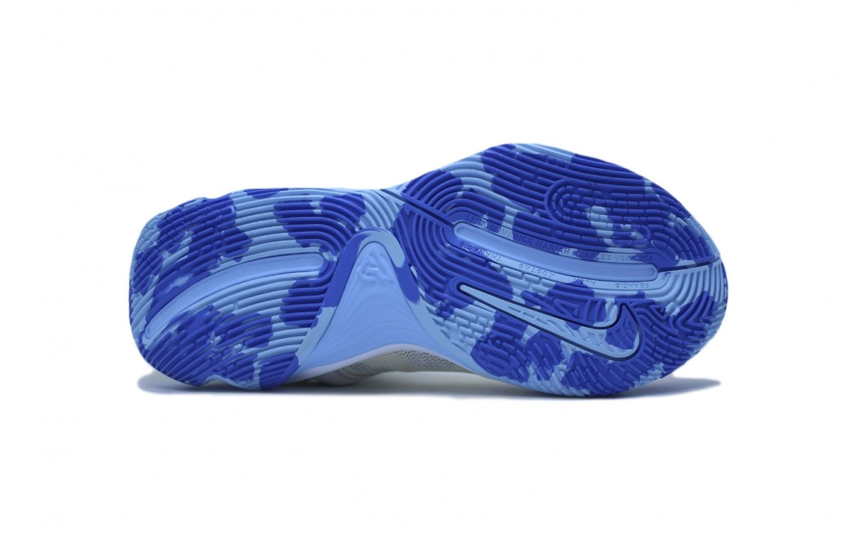 Tenis Nike Giannis Immortality 3 - masculino - branco e verde