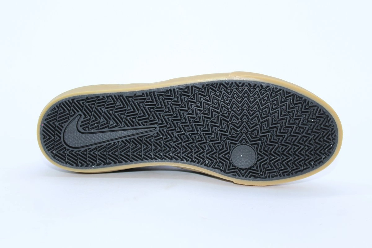Tenis Nike Sb Force 58 - masculino - preto e branco