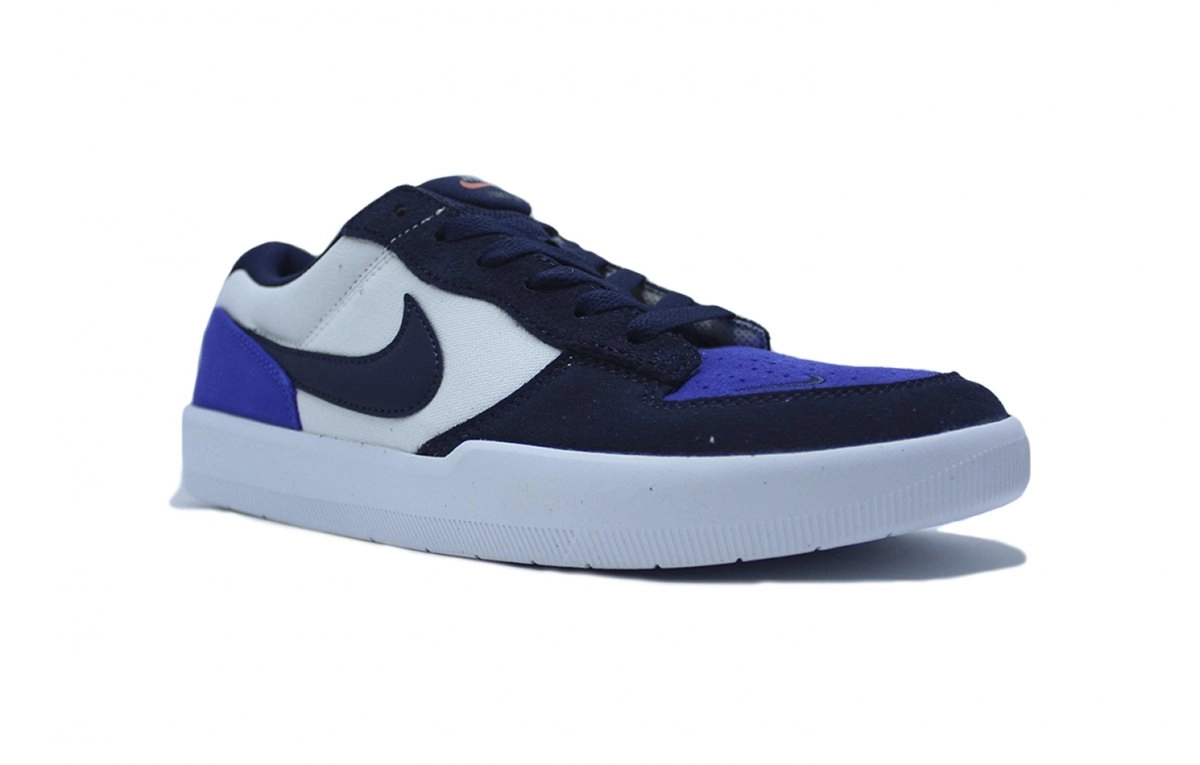 Tenis Nike Sb Zoom Blazer Low Pro Gt - masculino - branco e dourado