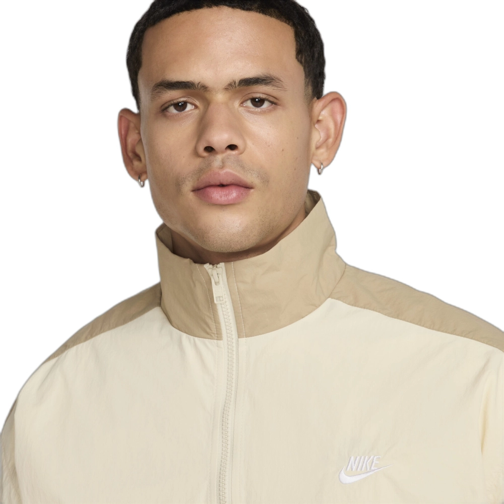 Jaqueta Nike Club Woven Oversized masculina bege marrom | Kenpo Sports