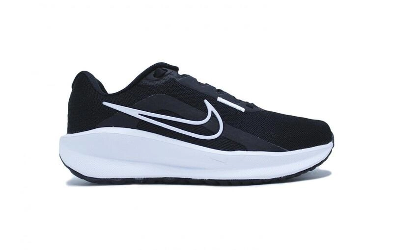 Tenis Nike DownshIfter 13 - feminino - preto e branco 